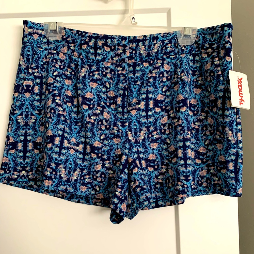 BCNU Brand Printed Shorts, Size Women’s Large (12)